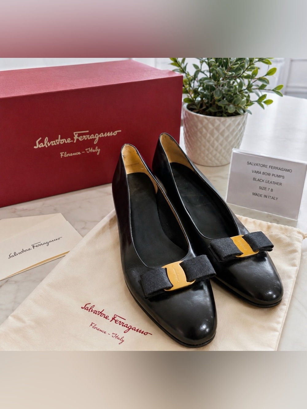 Salvatore Ferragamo size 8.5 AA black shoes